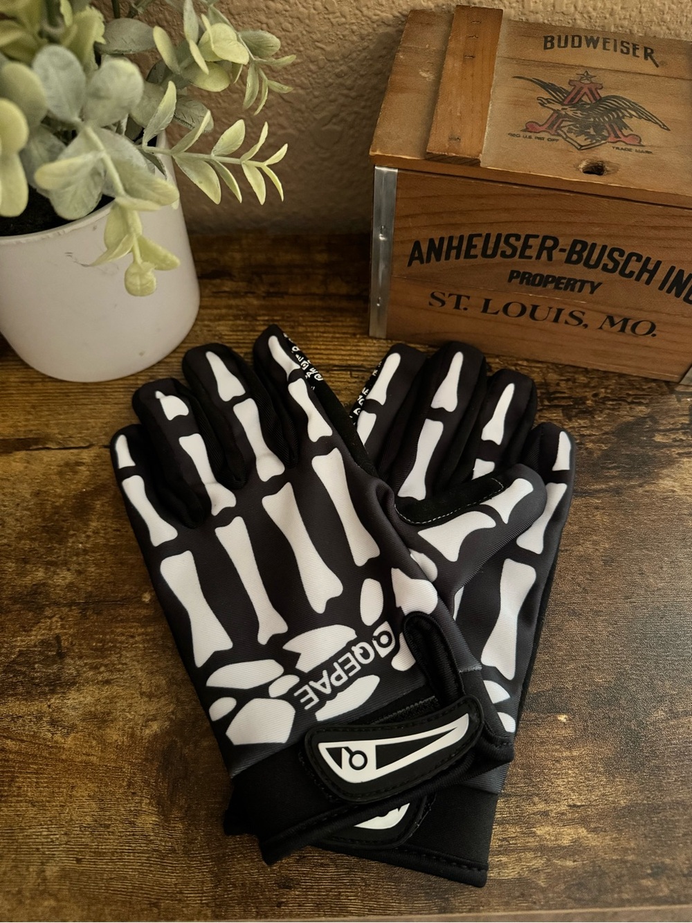 New without tags! Men’s Skeleton Print Black Gloves - Lightweight Riding Gloves